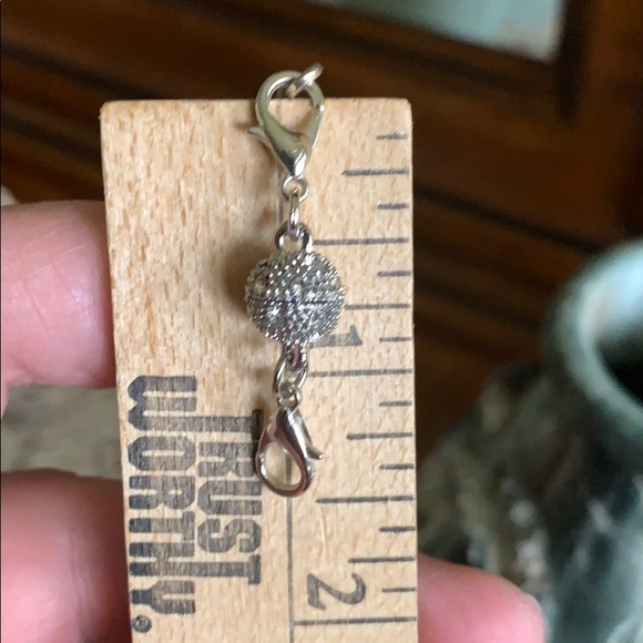 Set of 4 Chain extension 1.5in magnetic clasp. - Picture 4 of 8